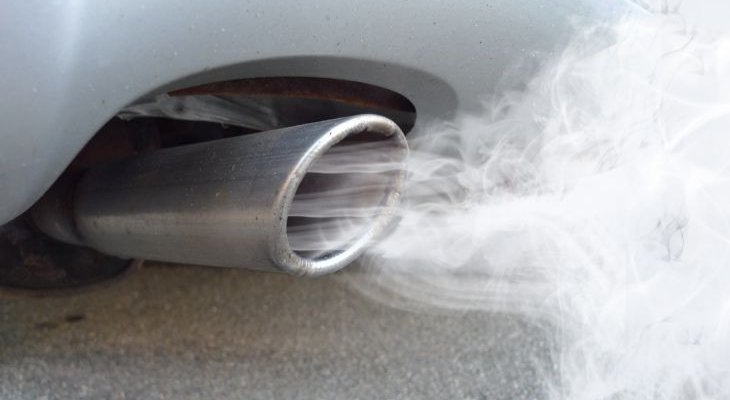 Spaliny to główne źródło szkodliwego dwutlenku azotu. Fot. Adobe Stock / fotohansel