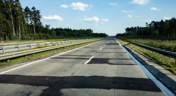 Droga krajowa nr 18 stanie się autostradą A18. Fot. AdobeStock / mino21