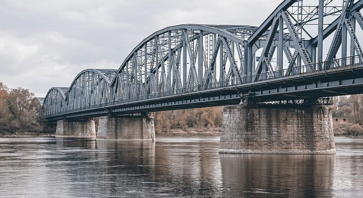 Most drogowy imienia Józefa Piłsudskiego w Toruniu. Fot. Grzegorz Polak/Adobe Stock 