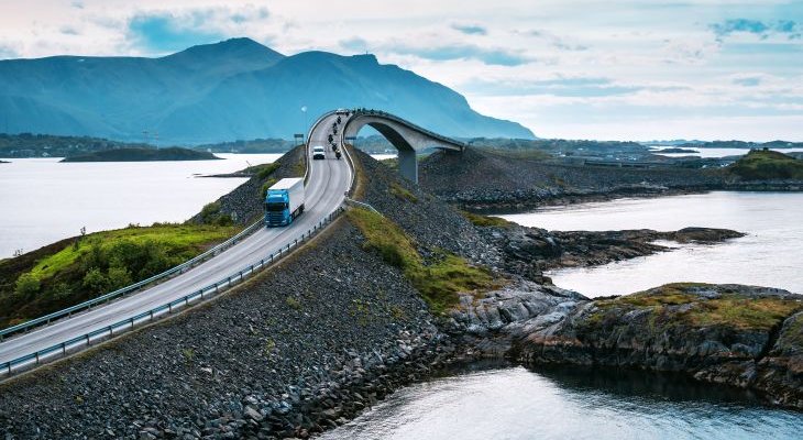 Zdjęcie ilustracyjne. Most drogowy w Norwegii. Fot. Adobe Stock