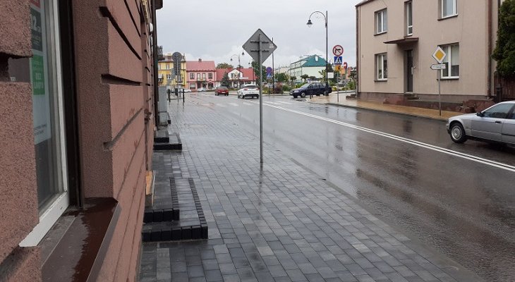 Obecnie ruch tranzytowy odbywa się przez centrum miejscowości Lipsko. Fot. GDDKiA