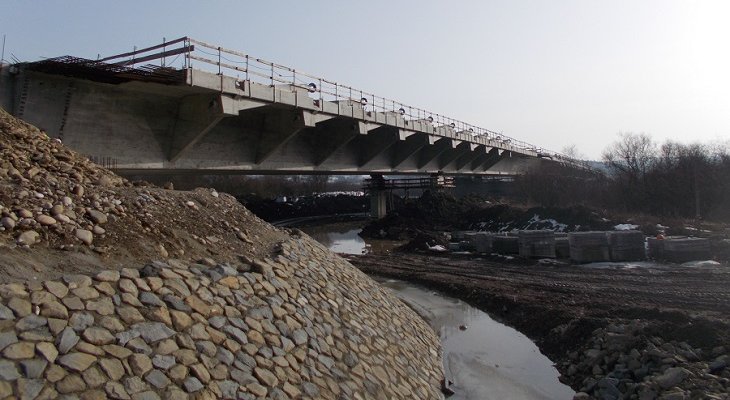 Budowa mostu w Kurowie. Fot. Eksametr [udost. GDDKiA]