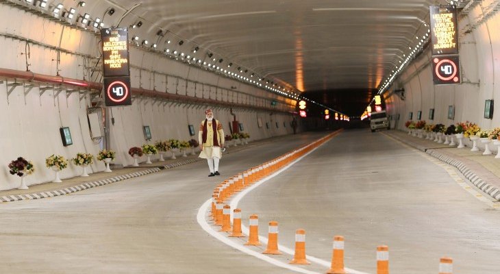 Premier Shri Narendra Modi podczas otwarcia tunelu Antal. Fot. pmindia.gov.in