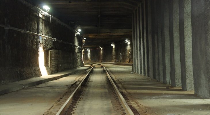 Tunel średnicowy pod Alejami Jerozolimskimi w Warszawie. Fot. Mateusz Włodarczyk / Wikipedia Commons