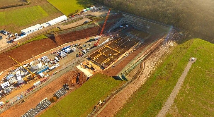 Widok na plac budowy tunelu pod LongItchington Wood w Warwickshire. Fot. hs2.org.uk