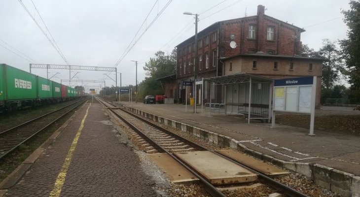 Peron na stacji Miłosław. Fot. Radek Śledziński