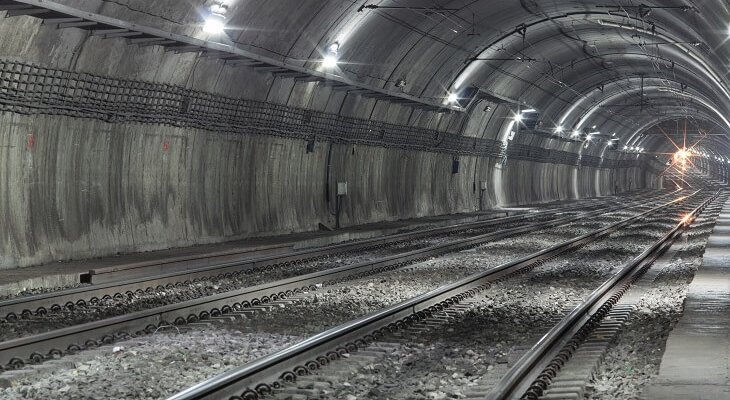 Tunel kolejowy. Fot. ilust. alex_black/Adobe Stock