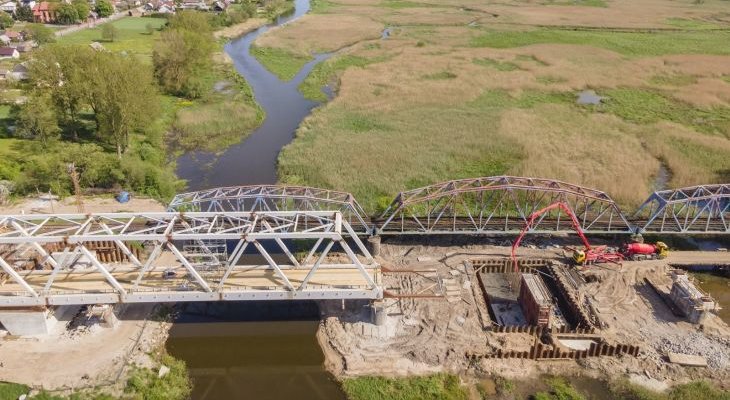 Budowa mostu nad Narwią w Uhowie. Fot. Łukasz Bryłowski/PKP PLK