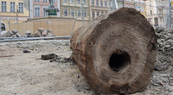 W Poznaniu odkryto drewniany wodociąg sprzed 400 lat. Fot. Poznańskie Inwestycje Miejskie