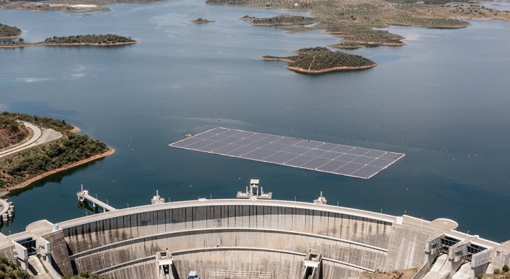 Pływająca elektrownia słoneczna Alqueva, źródło: twitter.com/innovationatEDP