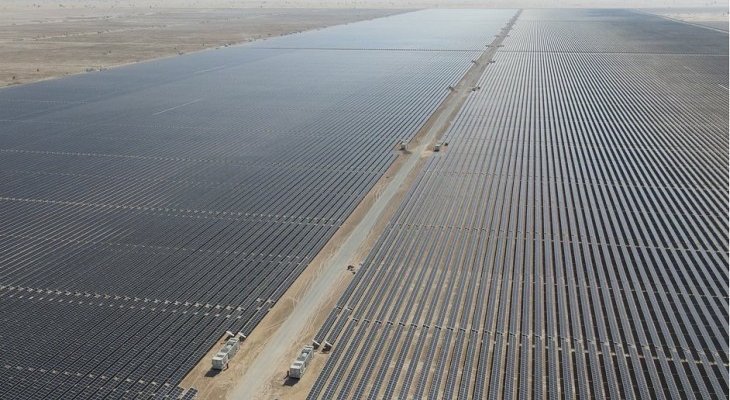 Elektrownia słoneczna w Dubaju ma osiągnąć moc 5 GW w 2030 r. Fot. DEWA