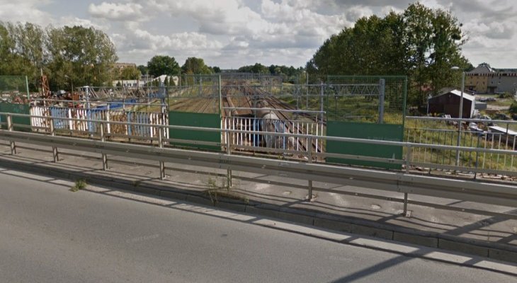 Wiadukt nad torami w Lublińcu w woj. śląskim zostanie przebudowany. Fot. Google Street View