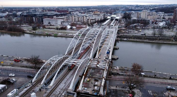 Kończy się budowa mostu kolejowego przez Wisłą w Krakowie. Fot. Piotr Hamarnik/PKP PLK