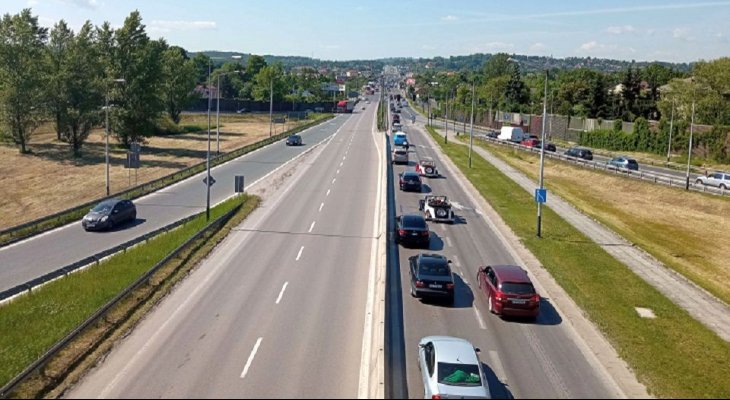 Zakopianka oraz łącznice autostrady A4 (z lewej w kierunku Rzeszowa i Katowic, z prawej w stronę Podhala). Fot. GDDKiA