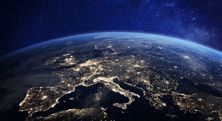 Europa widziana z kosmosu. Fot. NicoElNino/Adobe Stock