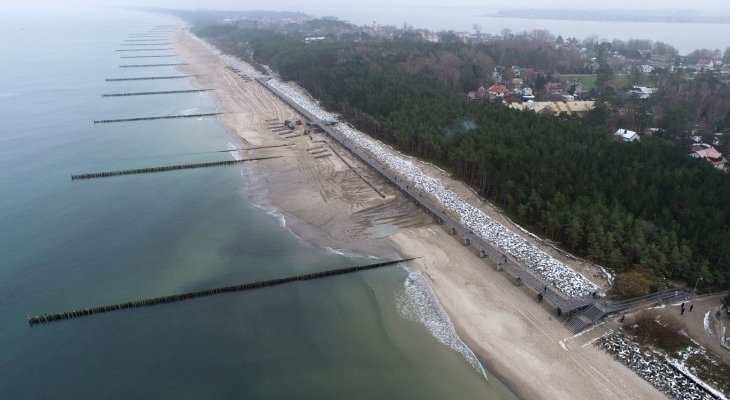 Umocnienie brzegowe w Mielnie. Fot. Urząd Morski w Szczecinie