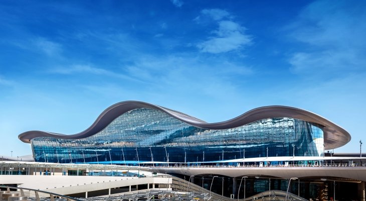 Terminal A na lotnisku Abu Zabi. Fot. adairports.ae