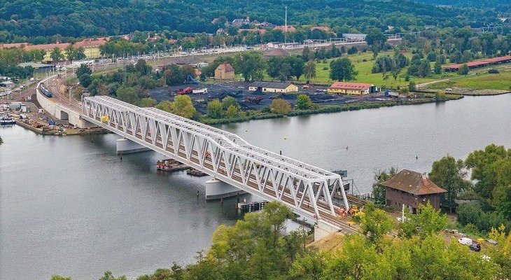 Nowy most kolejowy w Szczecinie. Fot. Wody Polskie