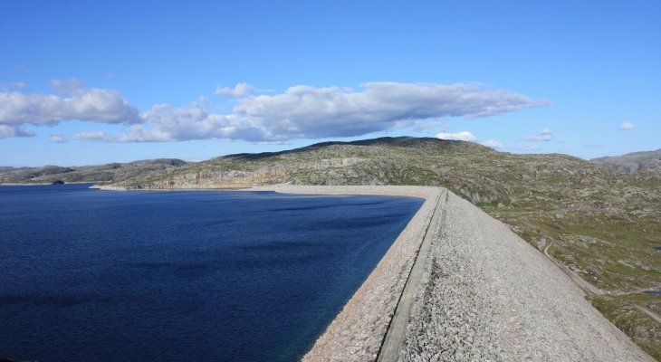 Zbiornik norweskiej elektrowni wodnej Storvassdammen and Blåsjø. Fot. Martin NH/wikimedia