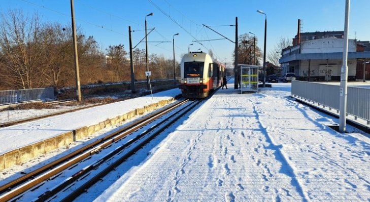 Pociąg przy peronie przystanku Bydgoszcz Fordon. Fot. Bogdan Cupa/ PKP PLK
