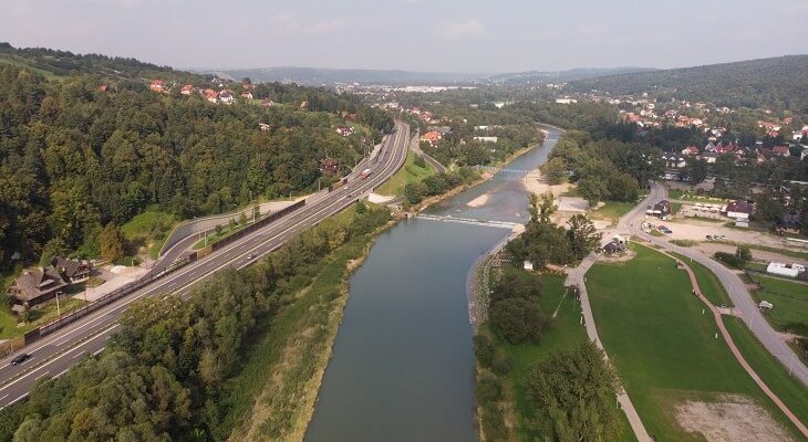 Zakopianka: istniejący odcinek drogi ekspresowej S7 w Myślenicach. Fot. Peter Brewer/Adobe Stock