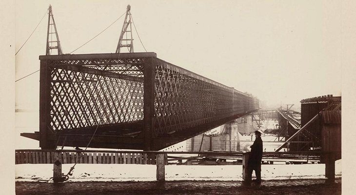 Budowa Mostu Kierbedzia - kratownica. Fot. Mazowiecka Biblioteka Cyfrowa