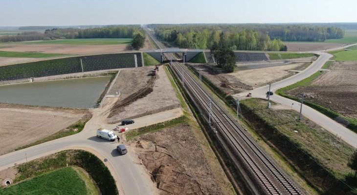 Rail Baltica. Wiadukt nad torami w Jabłoni Dąbrowie. Fot. Paweł Mieszkowski/PKP PLK
