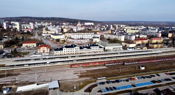 Widok na zmodernizowaną stację Skarżysko-Kamienna. Fot. Piotr Hamarnik/PKP PLK