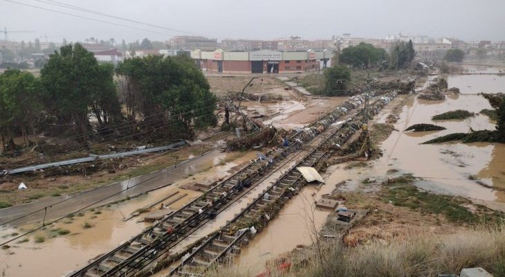 Zniszczenia powodziowe w Walencji. Fot. Metro Walencja/Twitter