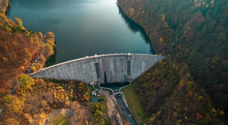 Zapora w Zagórzu Śląskim. Fot. sopthedrone/Adobe Stock