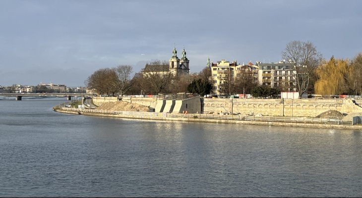 Budowa kładki przez Wisłę w Krakowie. Podpora na lewym brzegu. Fot. Zarząd Inwestycji Miejskich w Krakowie