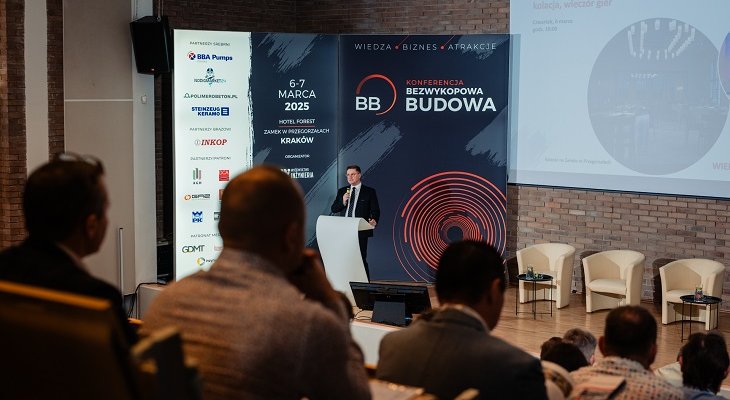 II Konferencja Bezwykopowa Budowa, przewodniczący Paweł Kośmider z Wydawnictwa Inżynieria. Fot. Quality Studio dla inzynieria.com 