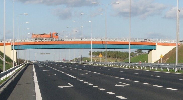 Wiadukt nad drogą ekspresową S7 w Kajetanowie. Fot. GDDKiA