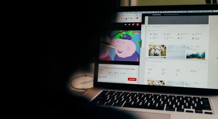 5 błędów, które ograniczają Twoje wyświetlenia na YouTube (i jak je naprawić). Fot. unsplash.com