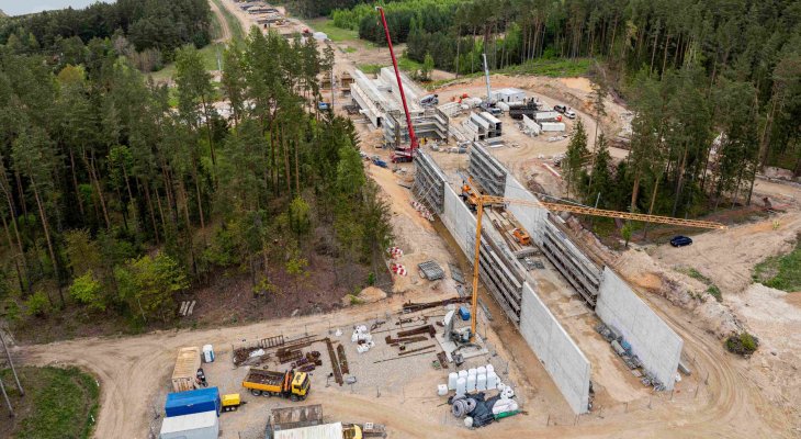 Budowa mostu przez Wilię. Fot. railbaltica.org