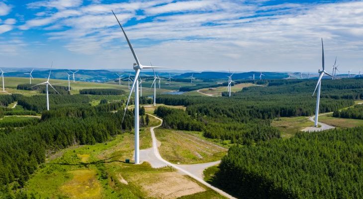 Farma wiatrowa w Walii. Fot. Whitcomberd/Adobe Stock