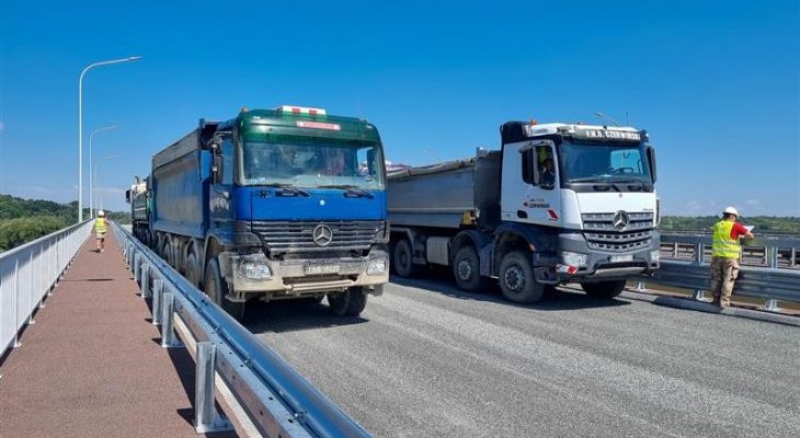 Próbne obciążenie mostu w Sandomierzu. Fot. Małgorzata Pawelec-Buras/GDDKiA