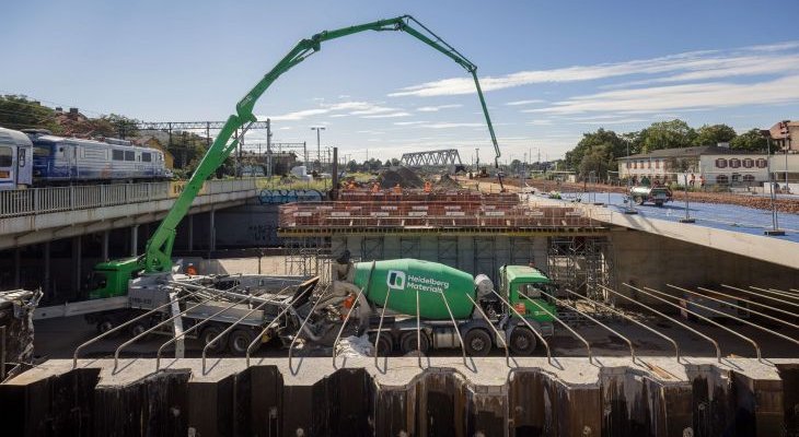 Budowa wiaduktu kolejowego nad ul. Mikołowską w Katowicach. Fot. Łukasz Hachuła/PKP PLK