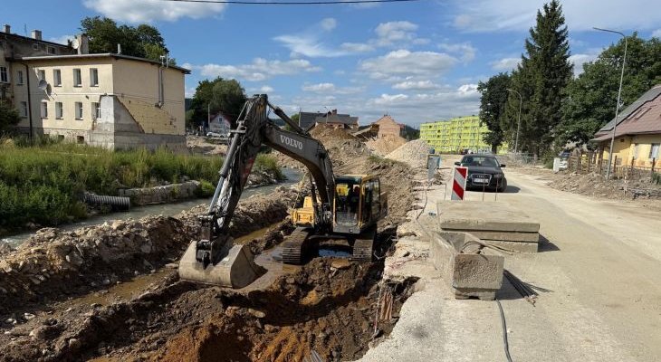 Usuwanie skutków powodzi w powiecie kłodzkim. Fot. Wody Polskie