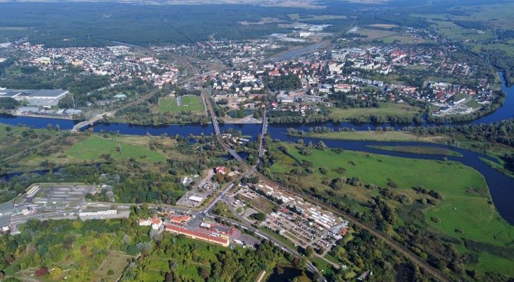 Widok na Kostrzyn nad Odrą. Fot. Kapitel/wikimedia