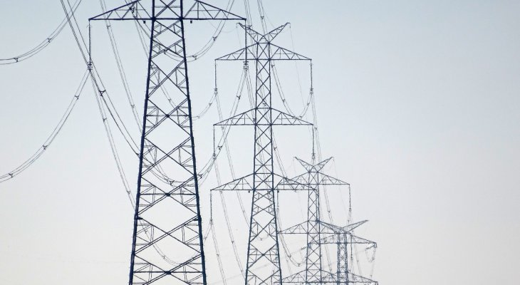 Linia elektroenergetyczna 400 kV. Fot. Sylwester Górski/wikimedia