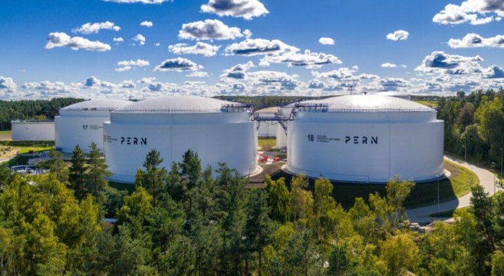 Zbiorniki paliw. Fot. PERN