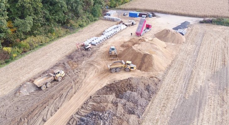 Budowa obwałowania Odry w gminie Reńska Wieś. Fot. Wody Polskie
