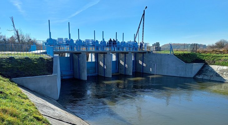 Jaz na kanale Wieprz–Krzna po remoncie. Fot. Wody Polskie