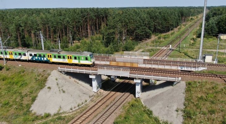 Czachówek, skrzyżowanie linii kolejowych nr 12 i nr 8. Fot. Paweł Mieszkowki/PKP PLK