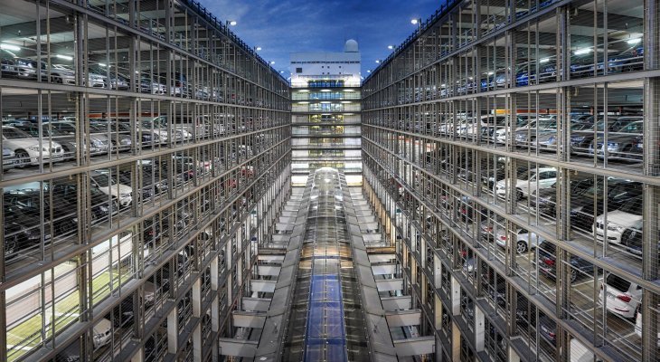 Parking wielopoziomowy. Fot. ilustr. fietzfotos/pixabay.com