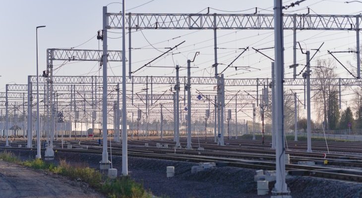 Sieć trakcyjna. Fot. Piotr/Adobe Stock
