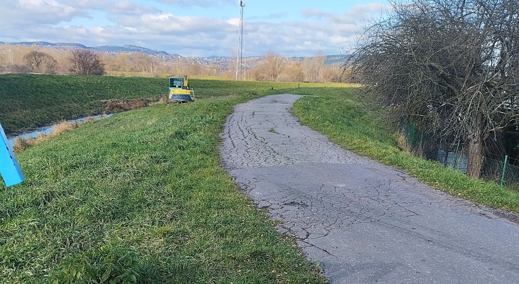 Wały przeciwpowodziowe Dąbrówki. Fot. Wody Polskie
