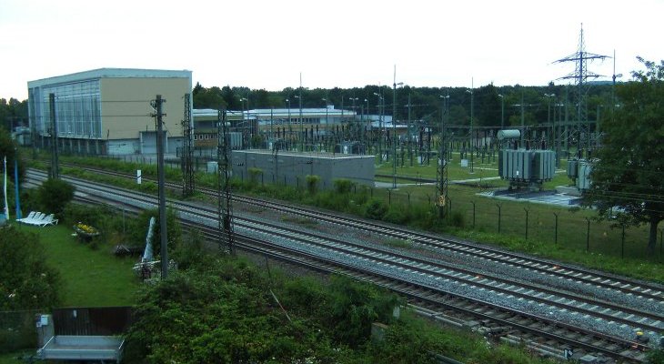 Podstacja trakcyjna. Fot. Zonk43/wikimedia