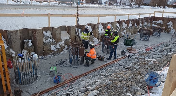 Montaż stanowiska do próbnego obciążenia pali. Budowa drogi ekspresowej S19. Fot. GDDKiA
